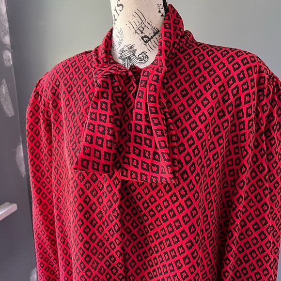 Vintage Josephine Women red & black patterned button up collared blouse - Picture 5 of 11